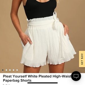 NWT Lulu’s White Pleated High-Waisted Paperbag Shorts